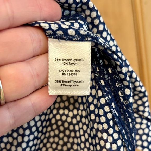 Vineyard Vines Navy and White Sleeveless Blouse - Picture 4 of 4